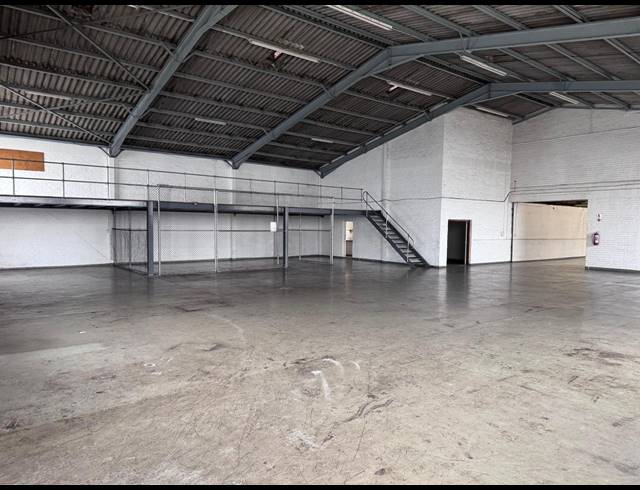 1,400M² WAREHOUSE TO LET IN PAARDEN EILAND
